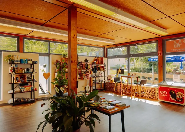 Azur مكان تخييم *